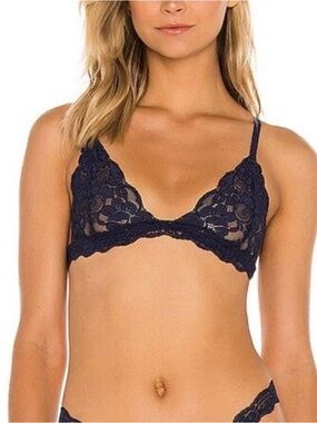 HAH nwot Navy lace bralette